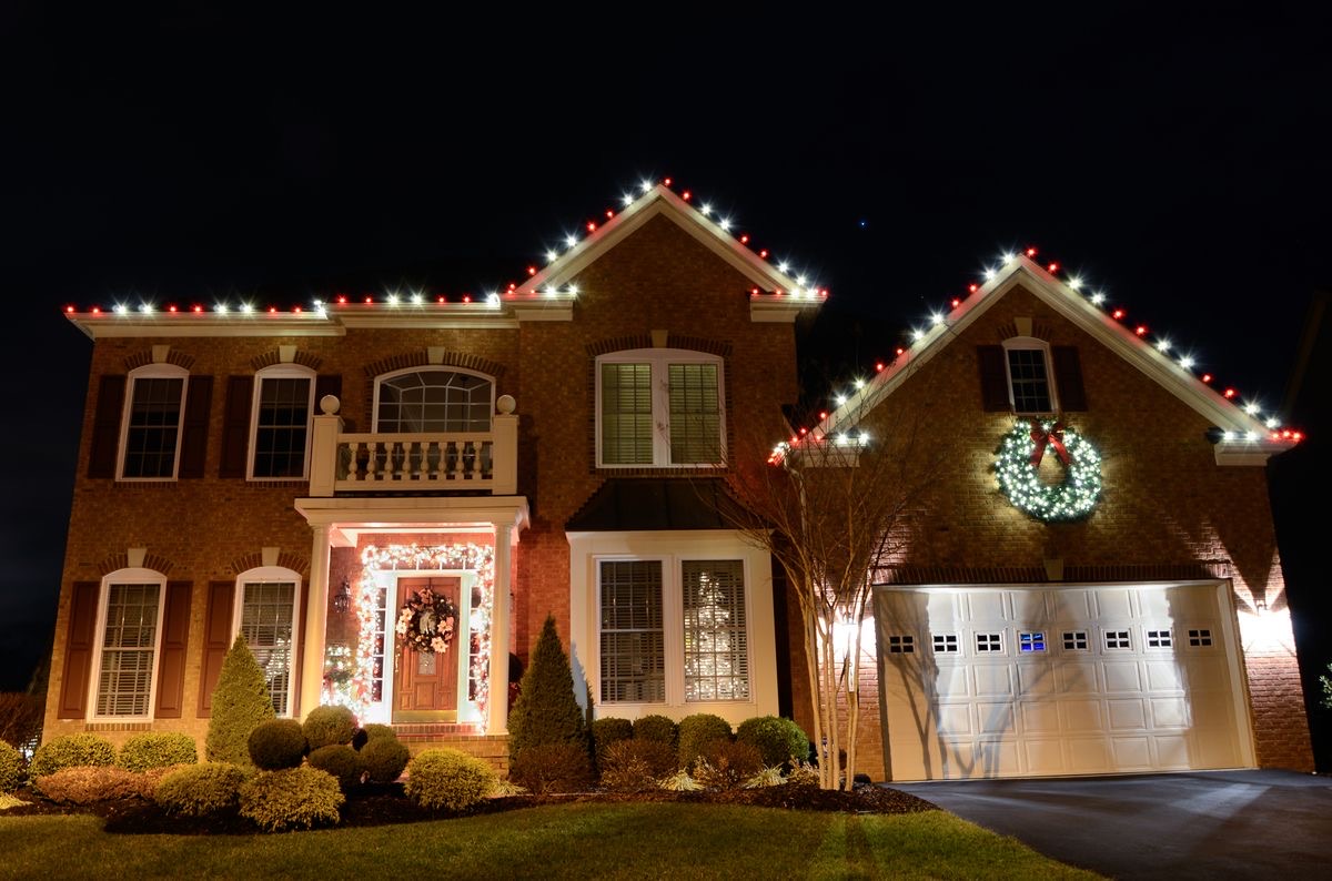 Toronto home after professional holiday lighting